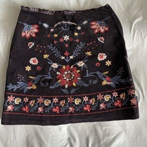 Embroidered skirt